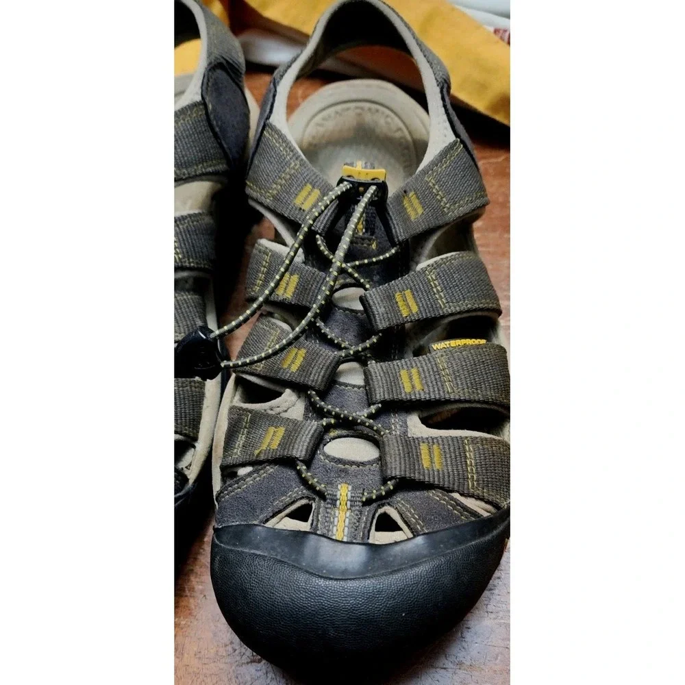 KEEN Men's Newport H2 Sandals Size 12 Beige Taupe Tan Water Sandals Great Condit